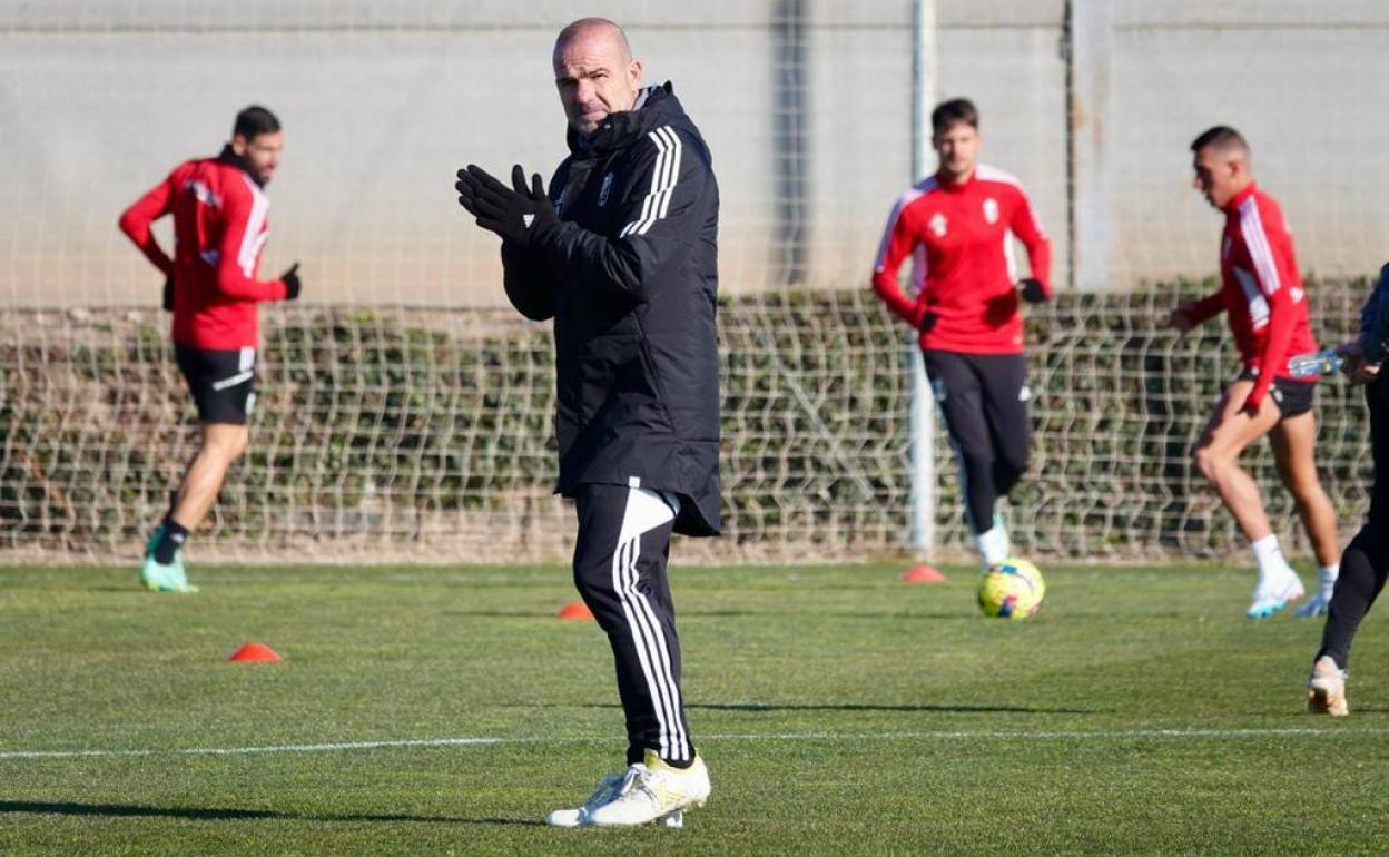 Paco López, en el entrenamiento de este viernes en la Ciudad Deportiva. 