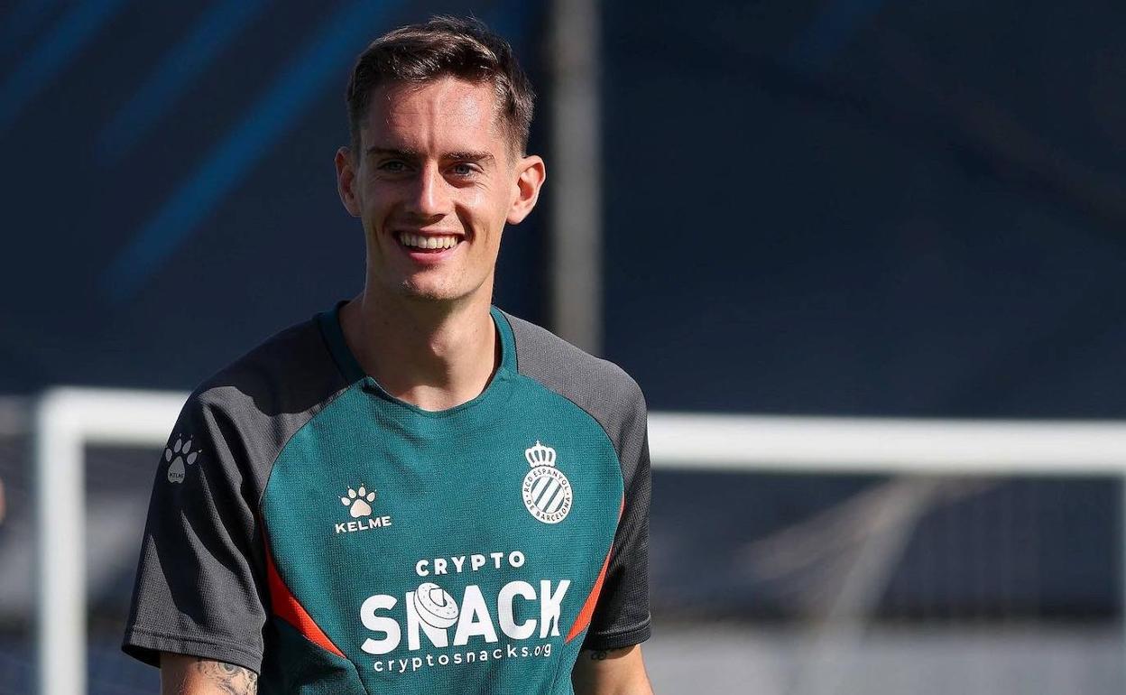 Pol Lozano, sonriente durante un entrenamiento reciente con el Espanyol. 