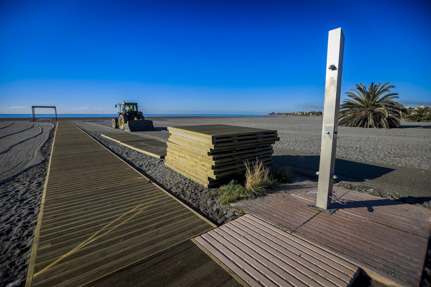 Imagen secundaria 1 - Motril amplía la senda litoral en Playa de Poniente y el límite con el puerto