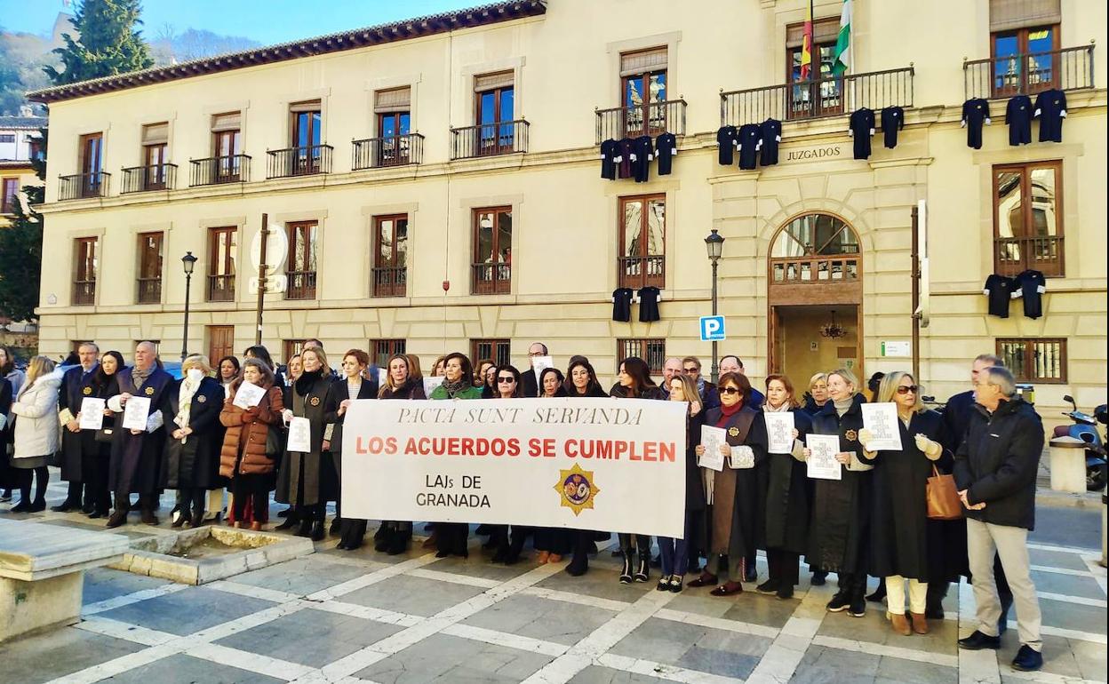 La huelga de los secretarios ha provocado ya 425 suspensiones de juicios en Granada