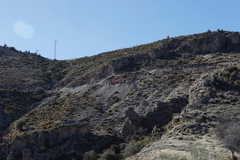 Trabajao para asegurar la ladera en Sierra Nevada. 