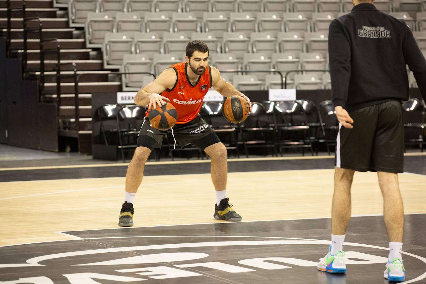 Luke Maye se pone en forma aunque en solitario en el Palacio de los Deportes.