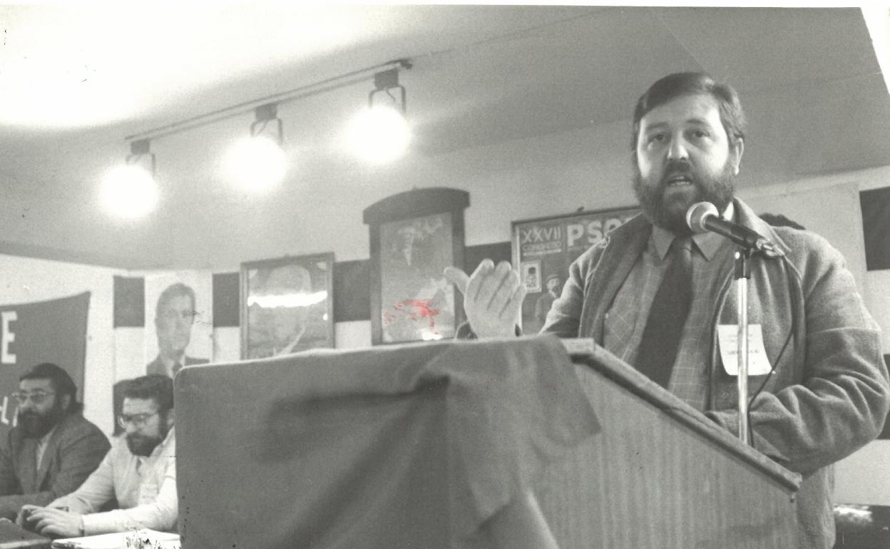 Ángel Díaz Sol, secretario provincial del PSOE, en una imagen de 1983