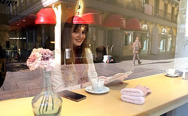 Elvira Jiménez-Trigo, en la cafetería Bernina de Alhóndiga. 
