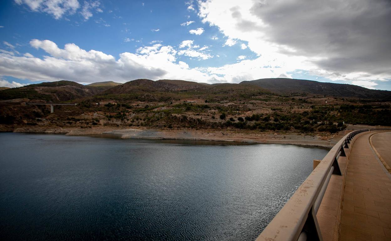 La falta de acuerdo para financiar las tuberías de Béznar-Rules compromete el inicio de las obras