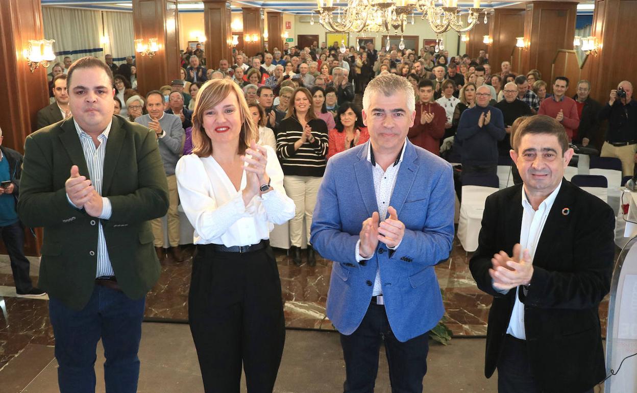 Víctor Torres, Pilar Alegría, Emilio Torres y Francisco Reyes en la presentación. 