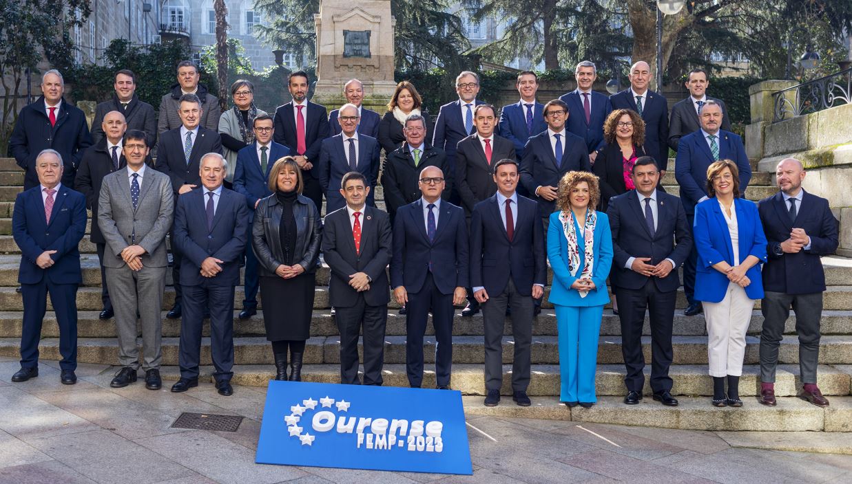 Foto de familia de los representantes nacionales en la comisión de la FEMP. 