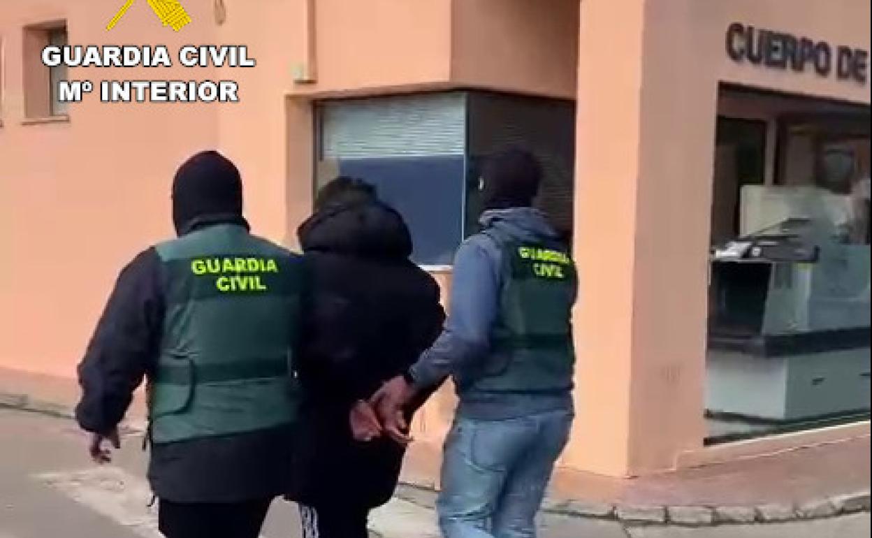 Detenido el hombre que apuñaló a otro en Loja en el cuello.