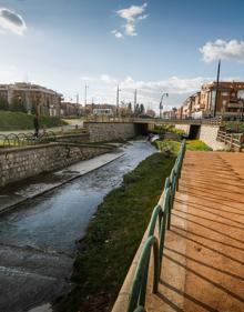 Imagen secundaria 2 - El objetivo es convertir el cauce del río MOnachil en un parque fluvial biosaludable.