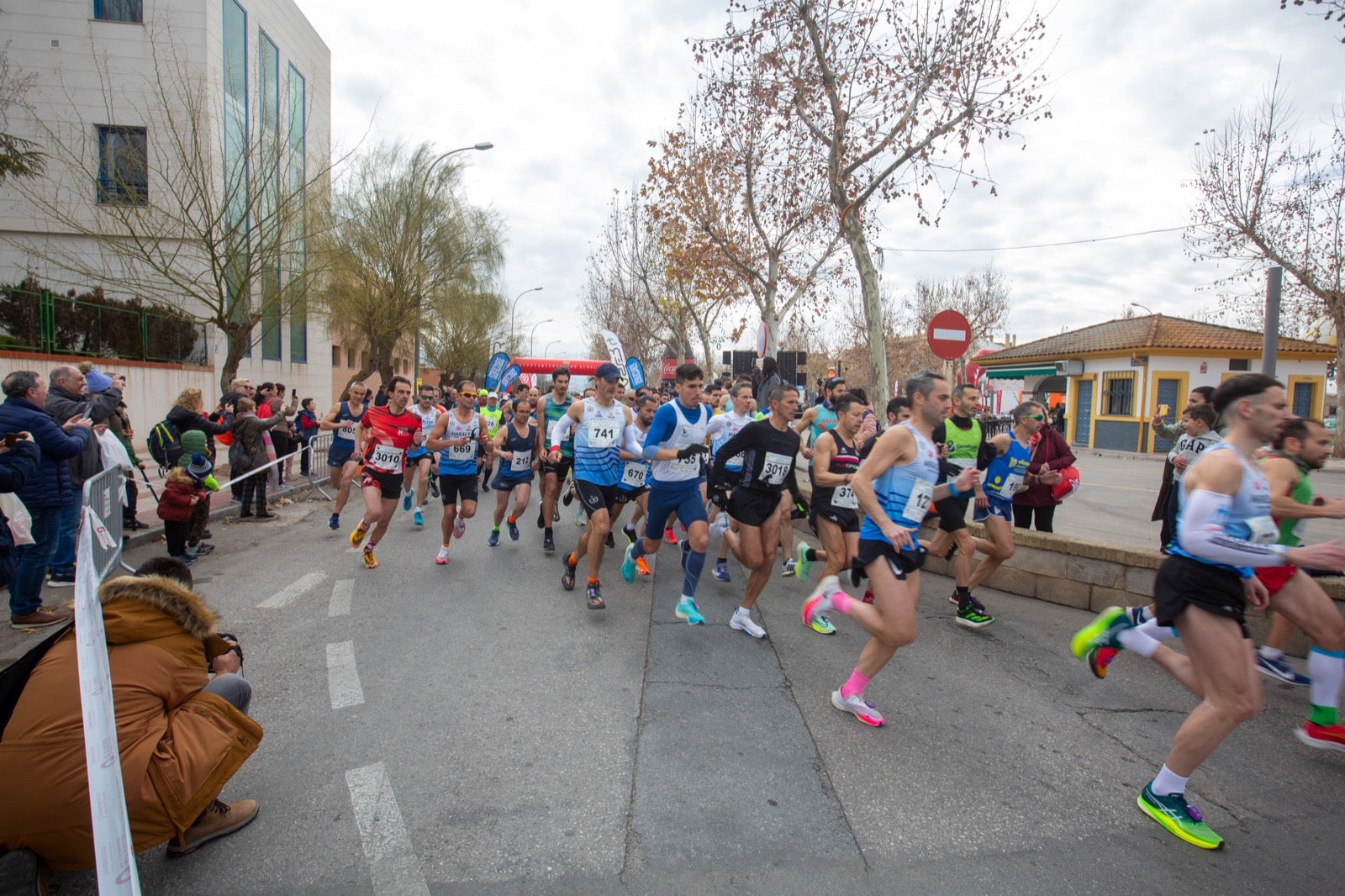 ientos de corredores participan en una de las grandes pruebas del Gran Premio de Fondo Diputación de Granada