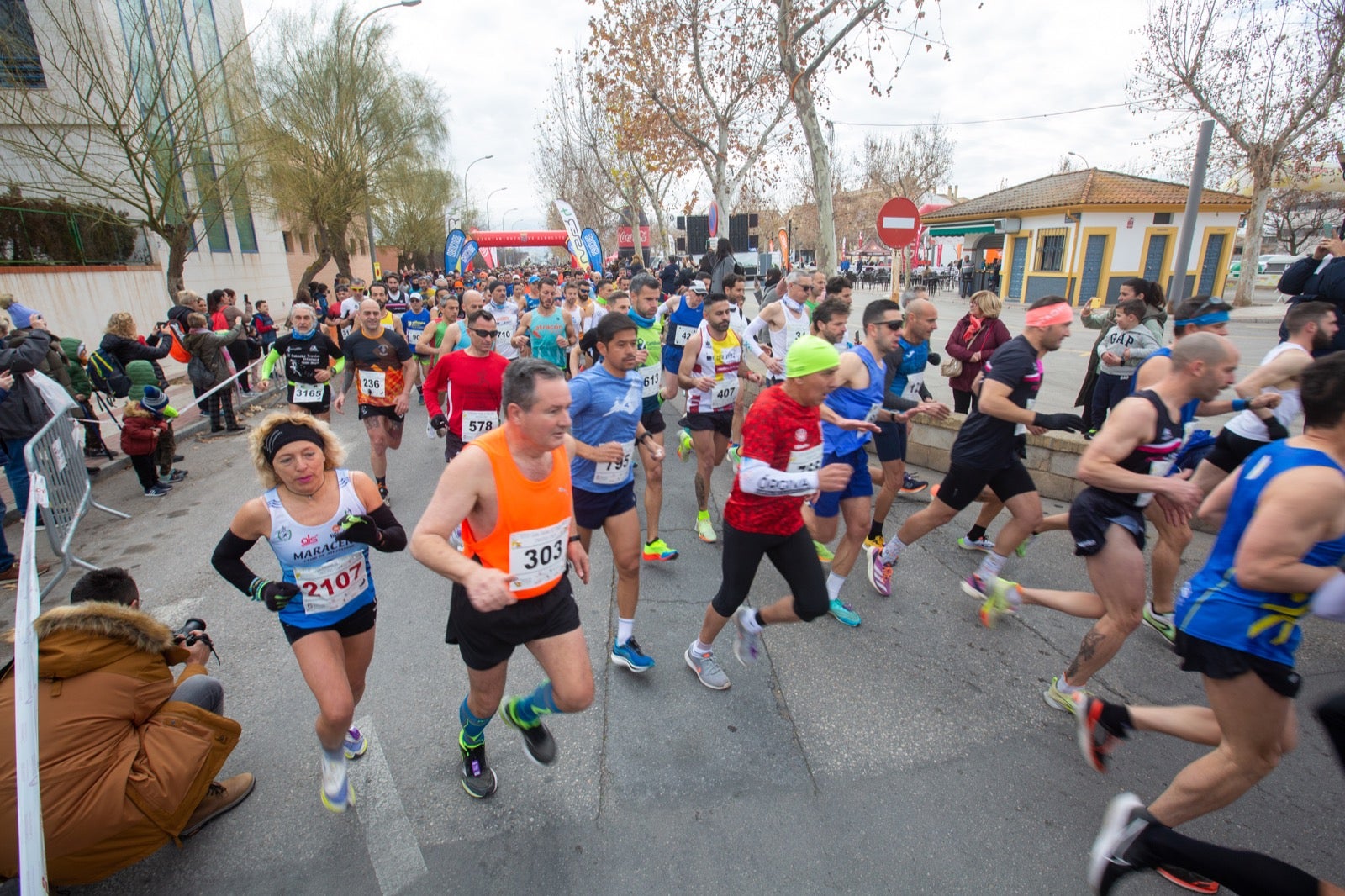 ientos de corredores participan en una de las grandes pruebas del Gran Premio de Fondo Diputación de Granada