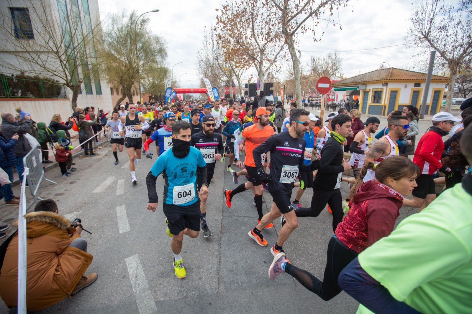 ientos de corredores participan en una de las grandes pruebas del Gran Premio de Fondo Diputación de Granada
