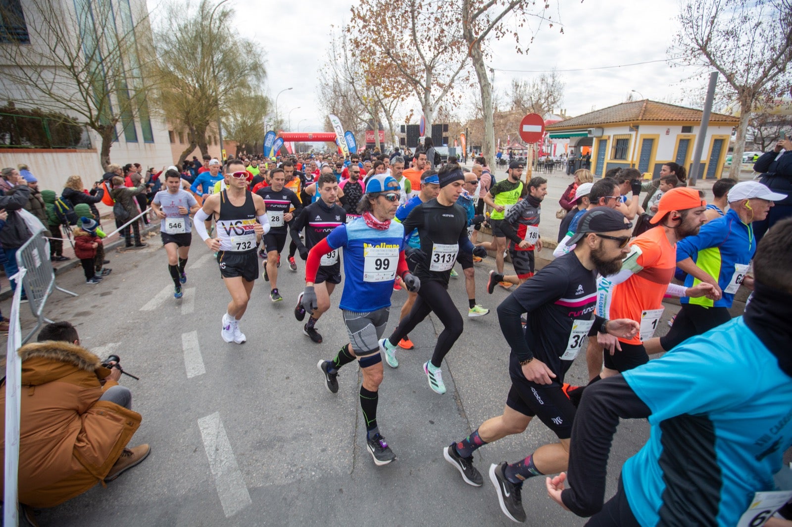 ientos de corredores participan en una de las grandes pruebas del Gran Premio de Fondo Diputación de Granada
