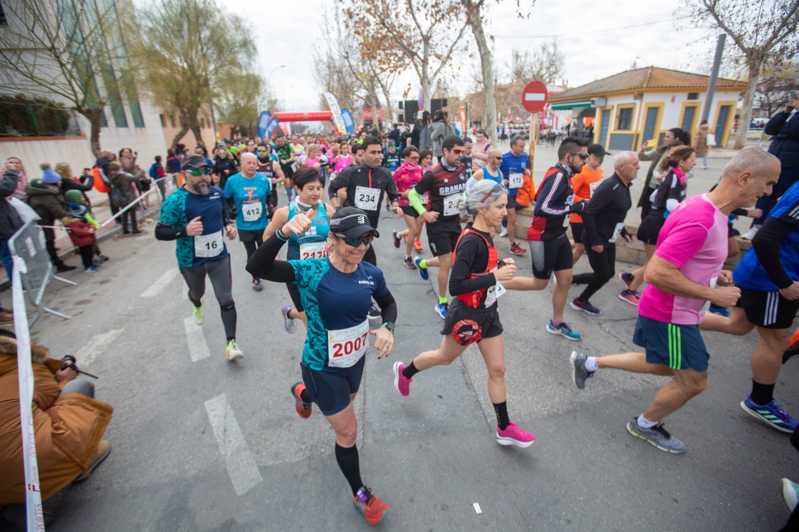 ientos de corredores participan en una de las grandes pruebas del Gran Premio de Fondo Diputación de Granada