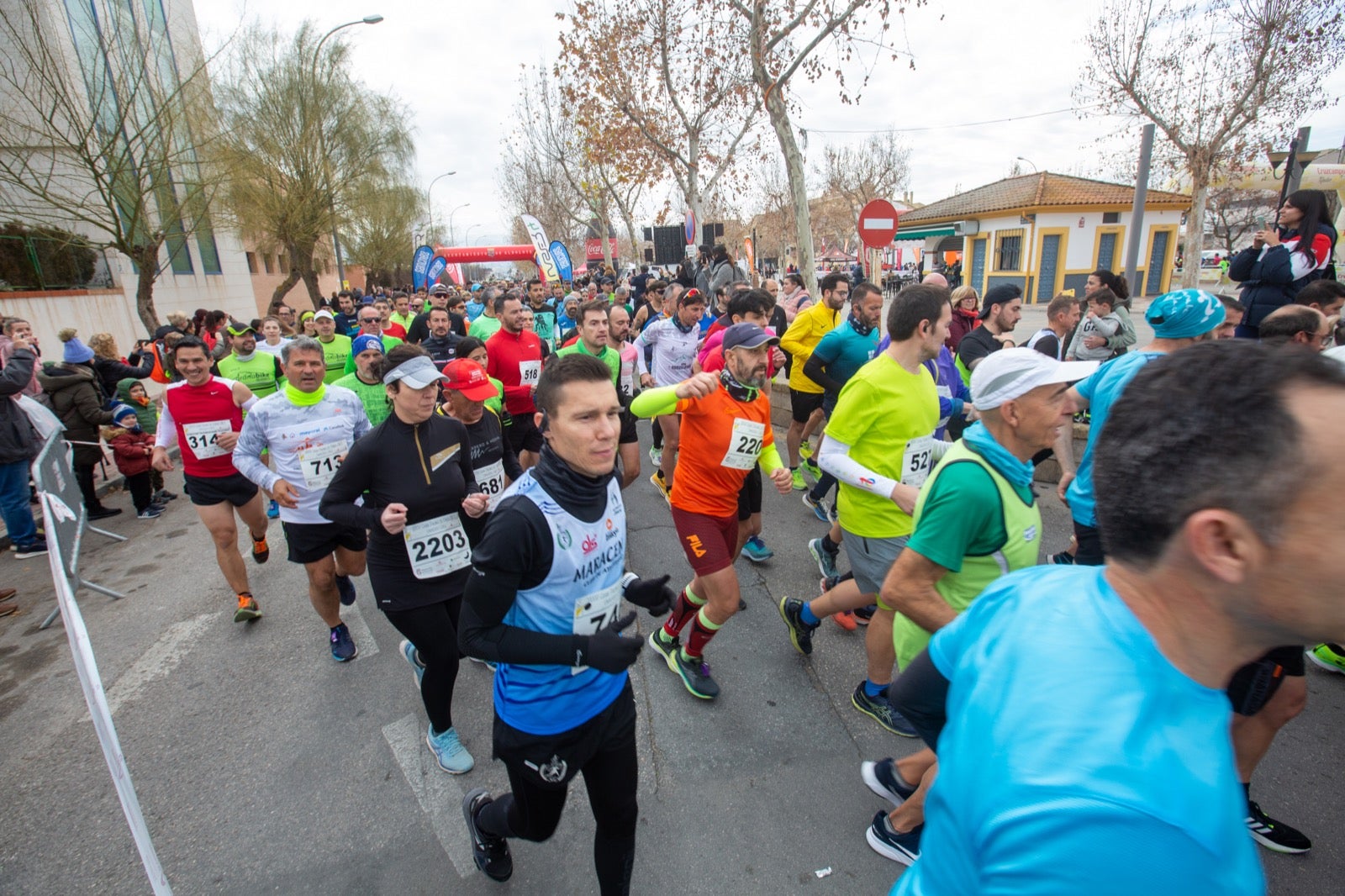 ientos de corredores participan en una de las grandes pruebas del Gran Premio de Fondo Diputación de Granada
