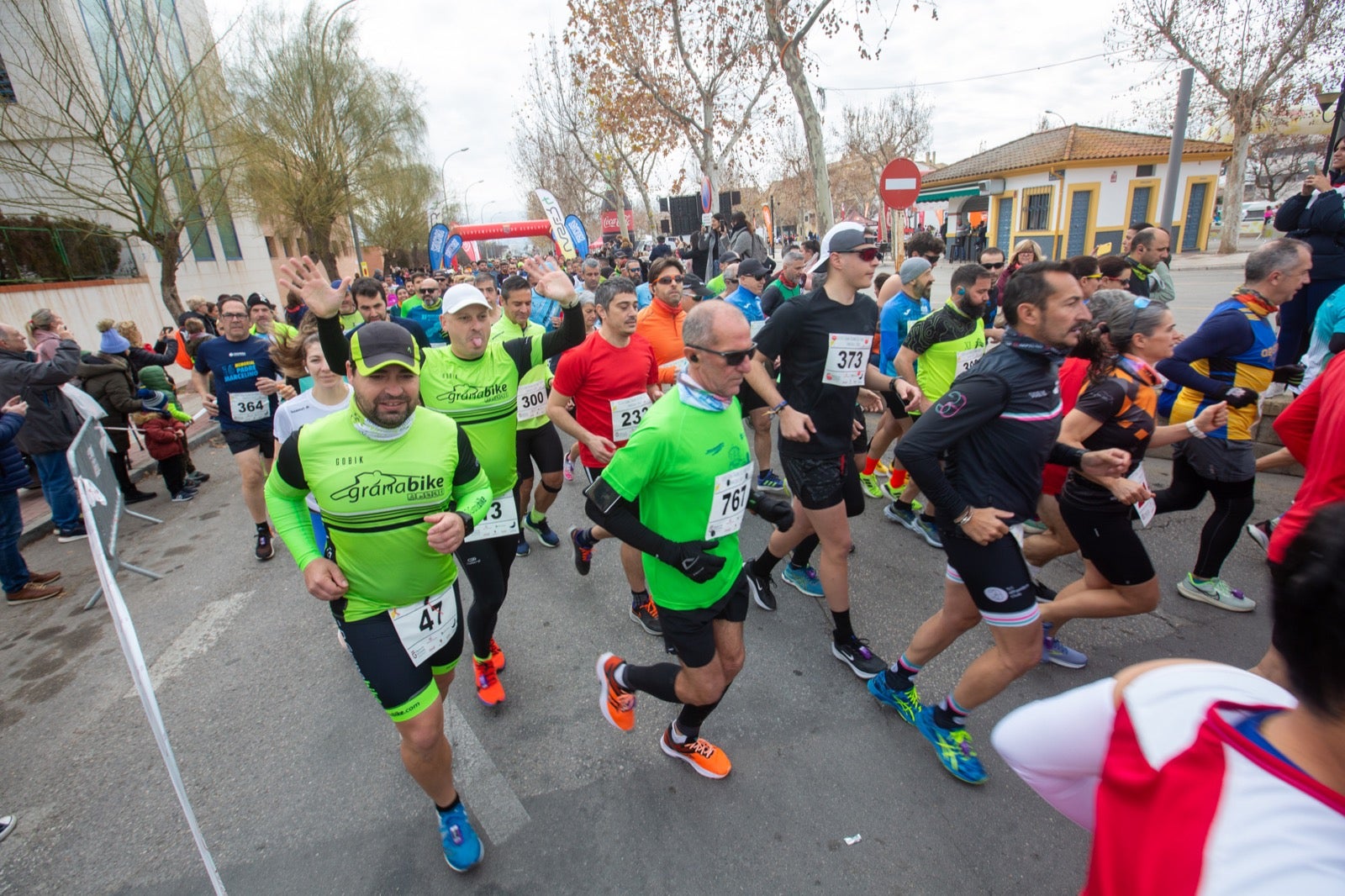 ientos de corredores participan en una de las grandes pruebas del Gran Premio de Fondo Diputación de Granada