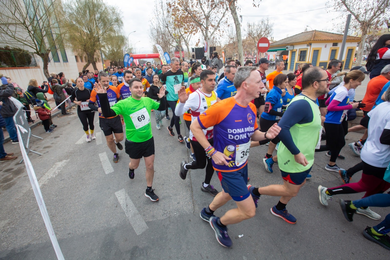 ientos de corredores participan en una de las grandes pruebas del Gran Premio de Fondo Diputación de Granada