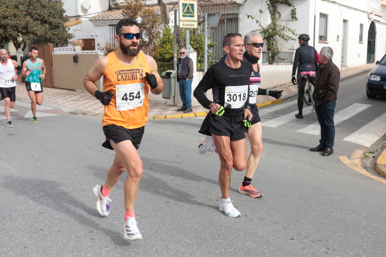 ientos de corredores participan en una de las grandes pruebas del Gran Premio de Fondo Diputación de Granada