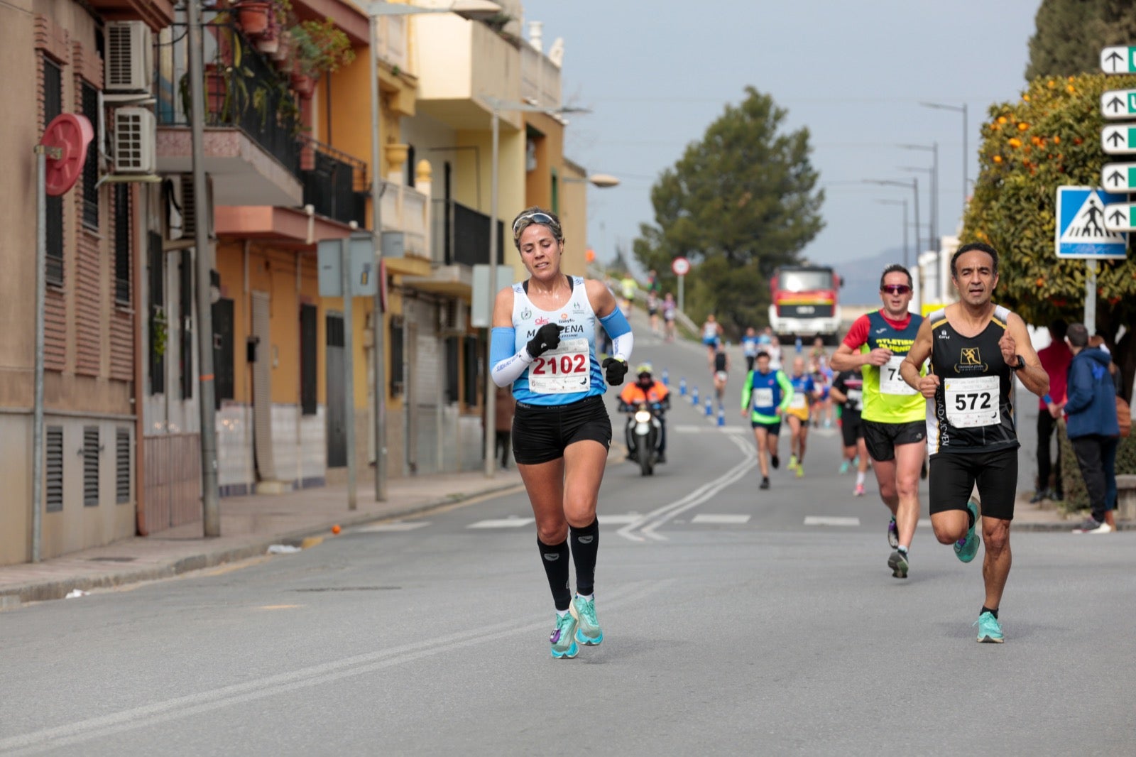 ientos de corredores participan en una de las grandes pruebas del Gran Premio de Fondo Diputación de Granada