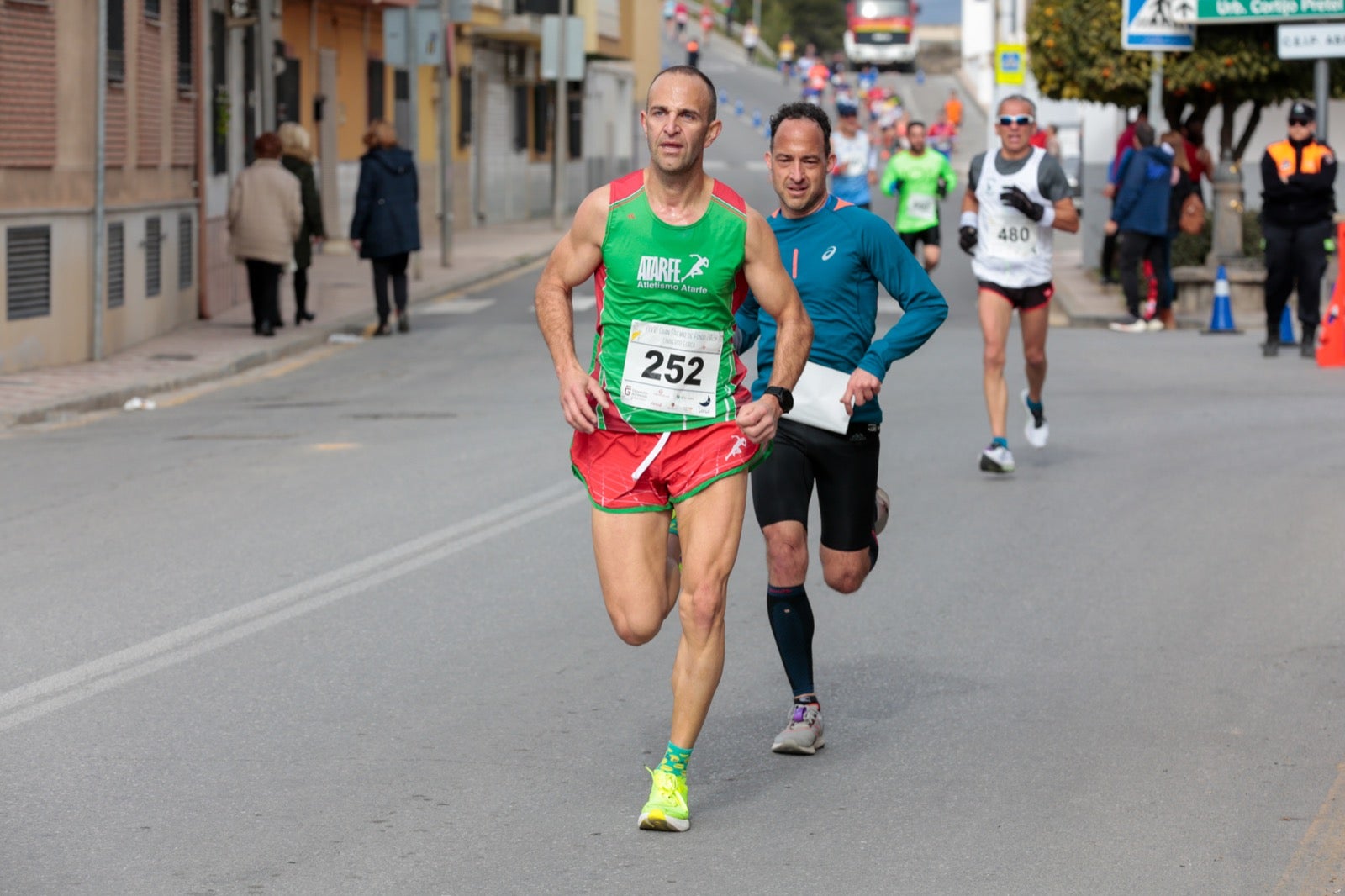 ientos de corredores participan en una de las grandes pruebas del Gran Premio de Fondo Diputación de Granada