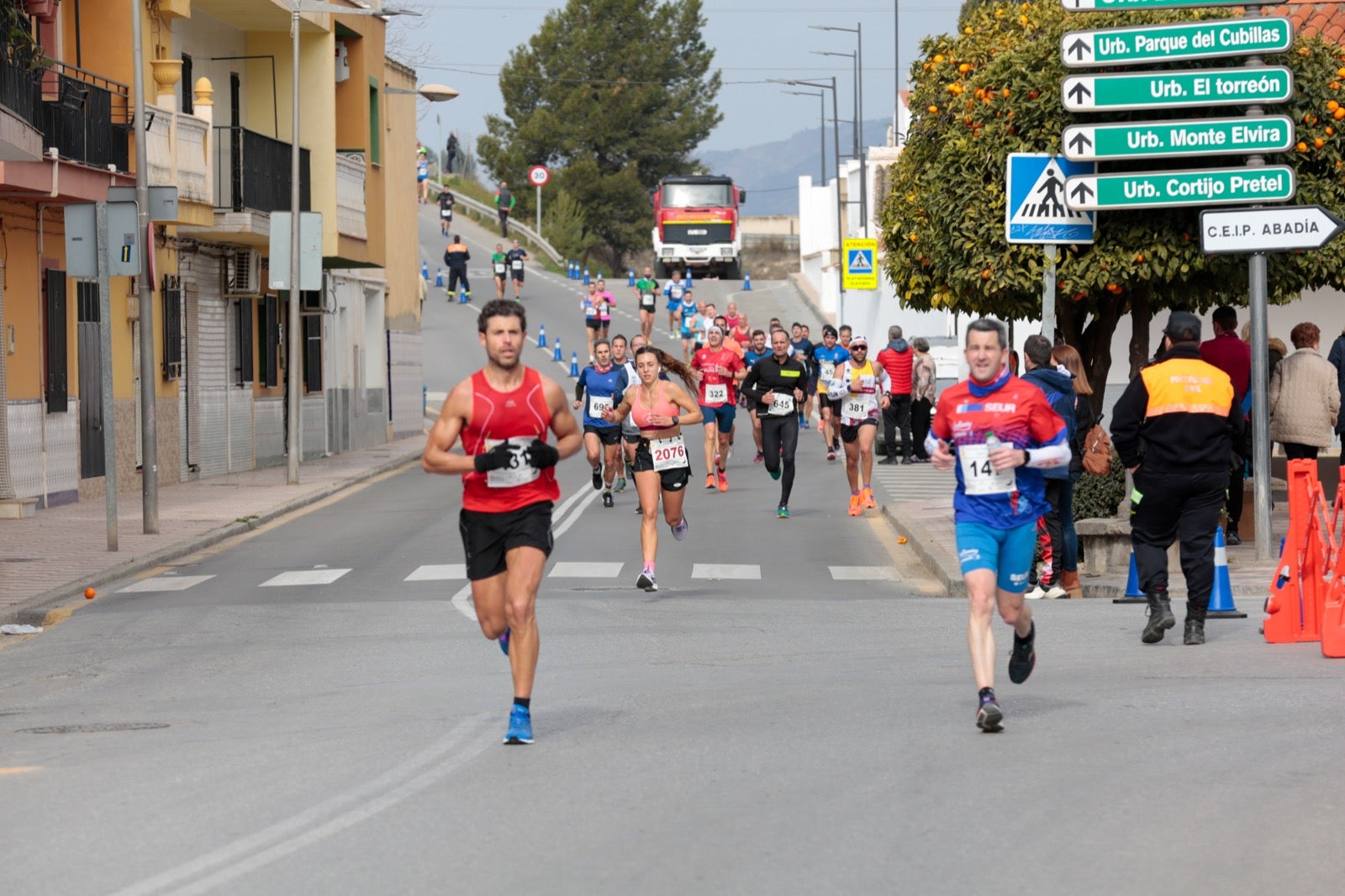 ientos de corredores participan en una de las grandes pruebas del Gran Premio de Fondo Diputación de Granada