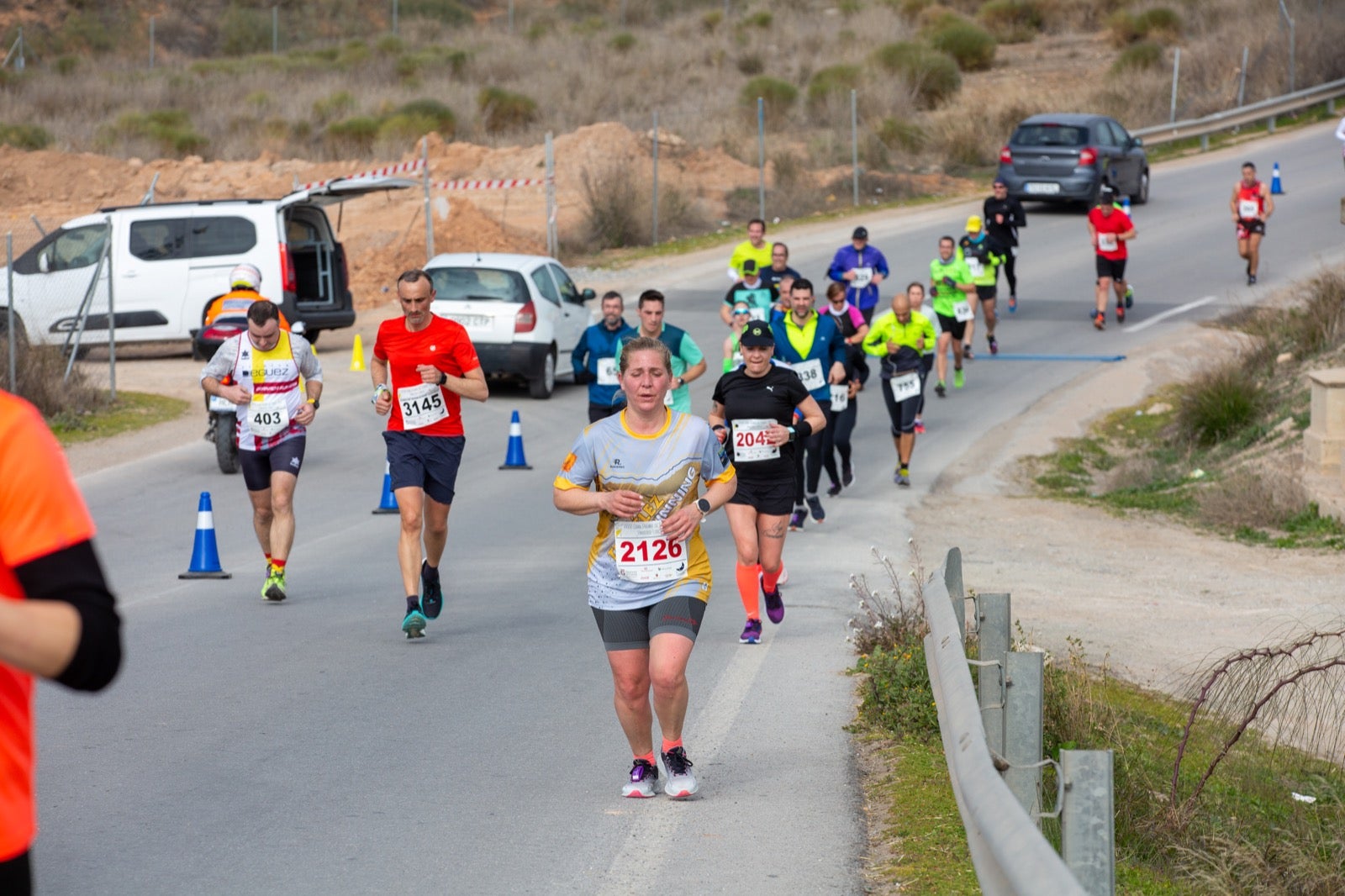 ientos de corredores participan en una de las grandes pruebas del Gran Premio de Fondo Diputación de Granada