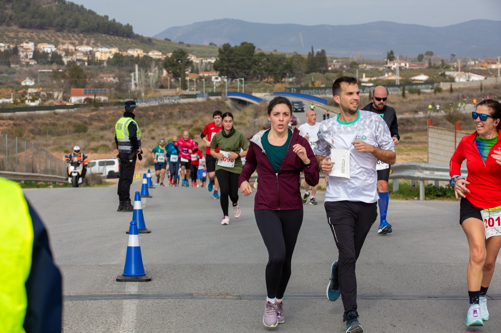 ientos de corredores participan en una de las grandes pruebas del Gran Premio de Fondo Diputación de Granada