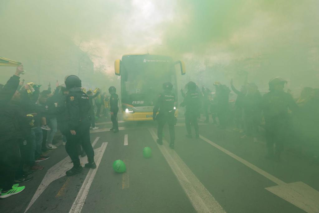 Miles de aficionados jienenses se desplazan a la ciudad granadina para vivir una cita histórica en la final de la Copa de España