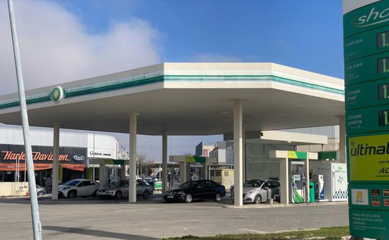 Una de las gasolineras de Maracena asaltada. 