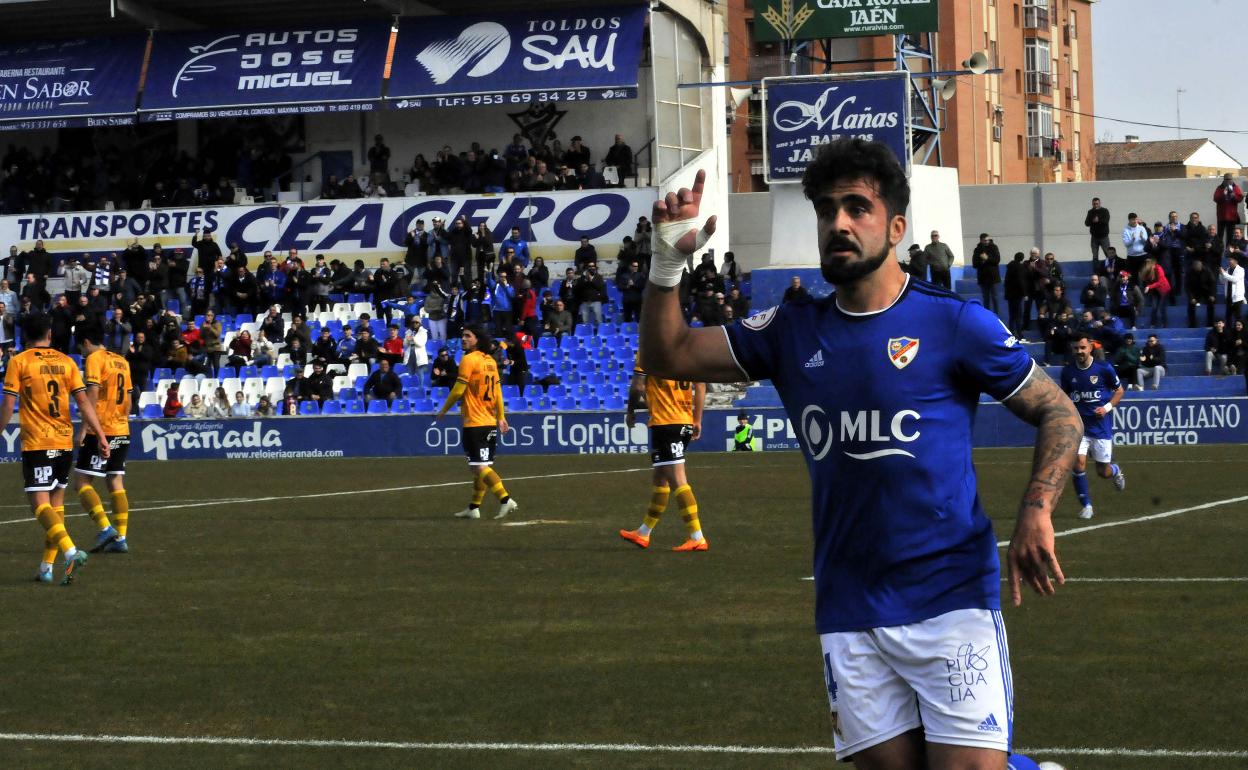 El granadino Samu Corral celebra su octavo gol ante Unionistas. 