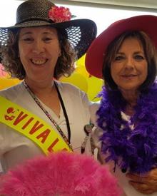 Imagen secundaria 2 - Marisol cuando empezó a trabajar de enfermera, y con sus compañeras.