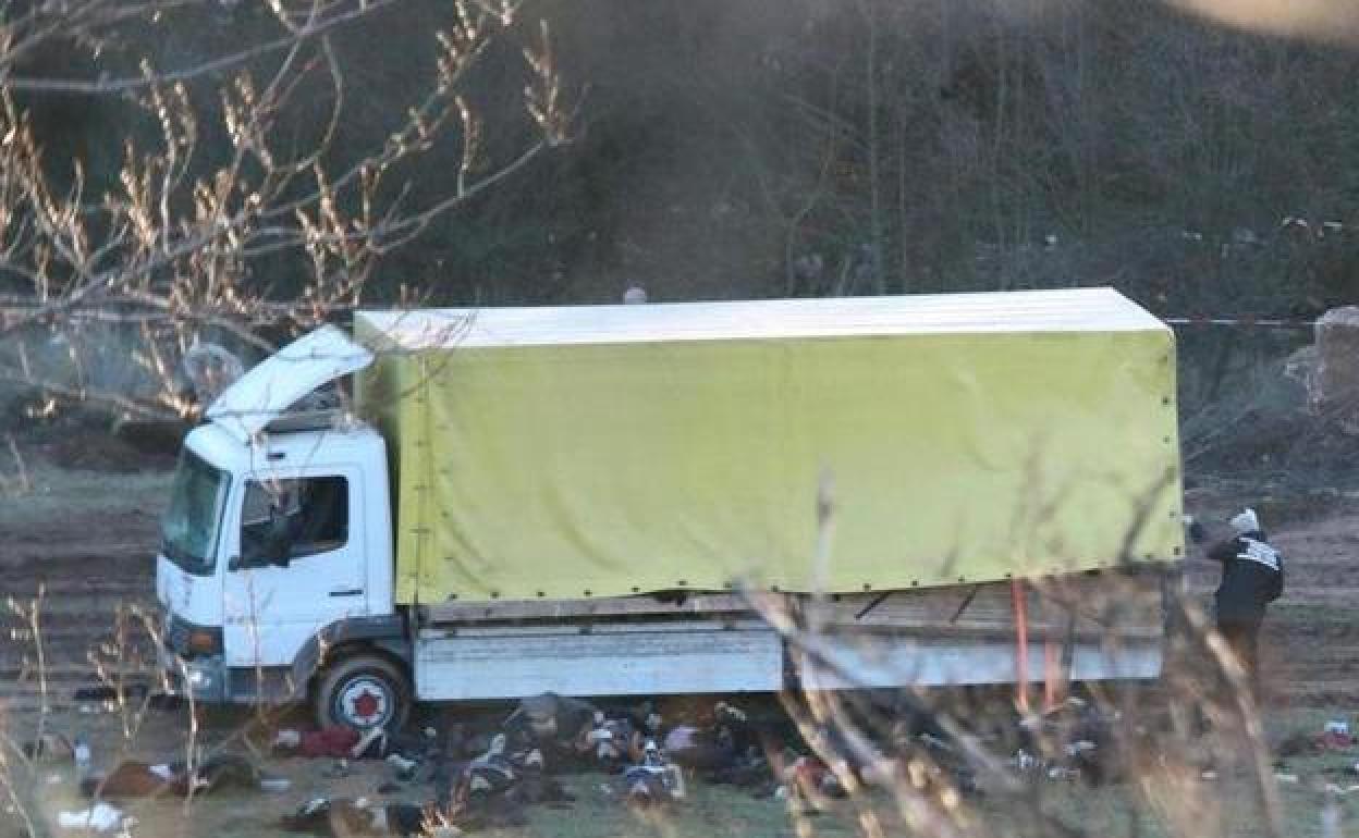 Los cadáveres fueron encontrados en el interior de un camión abandonado en las inmediaciones de la localidad de Lokorsko