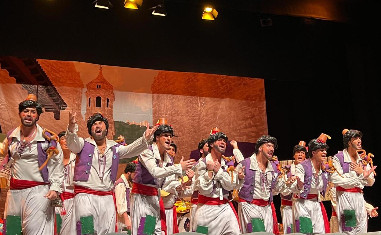 Momento de la actuación de los jienenses 'La vin con Olivín'. 