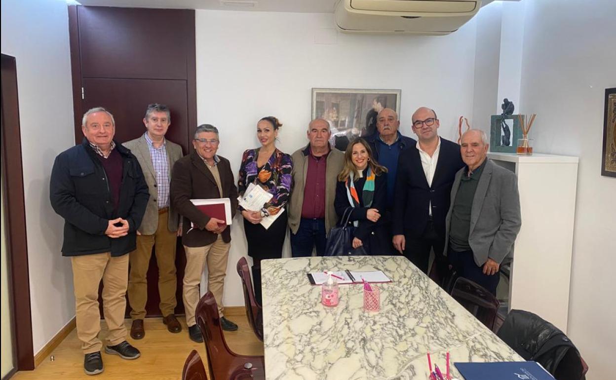 Tras la firma de las escrituras de constitución de la nueva cooperativa. 