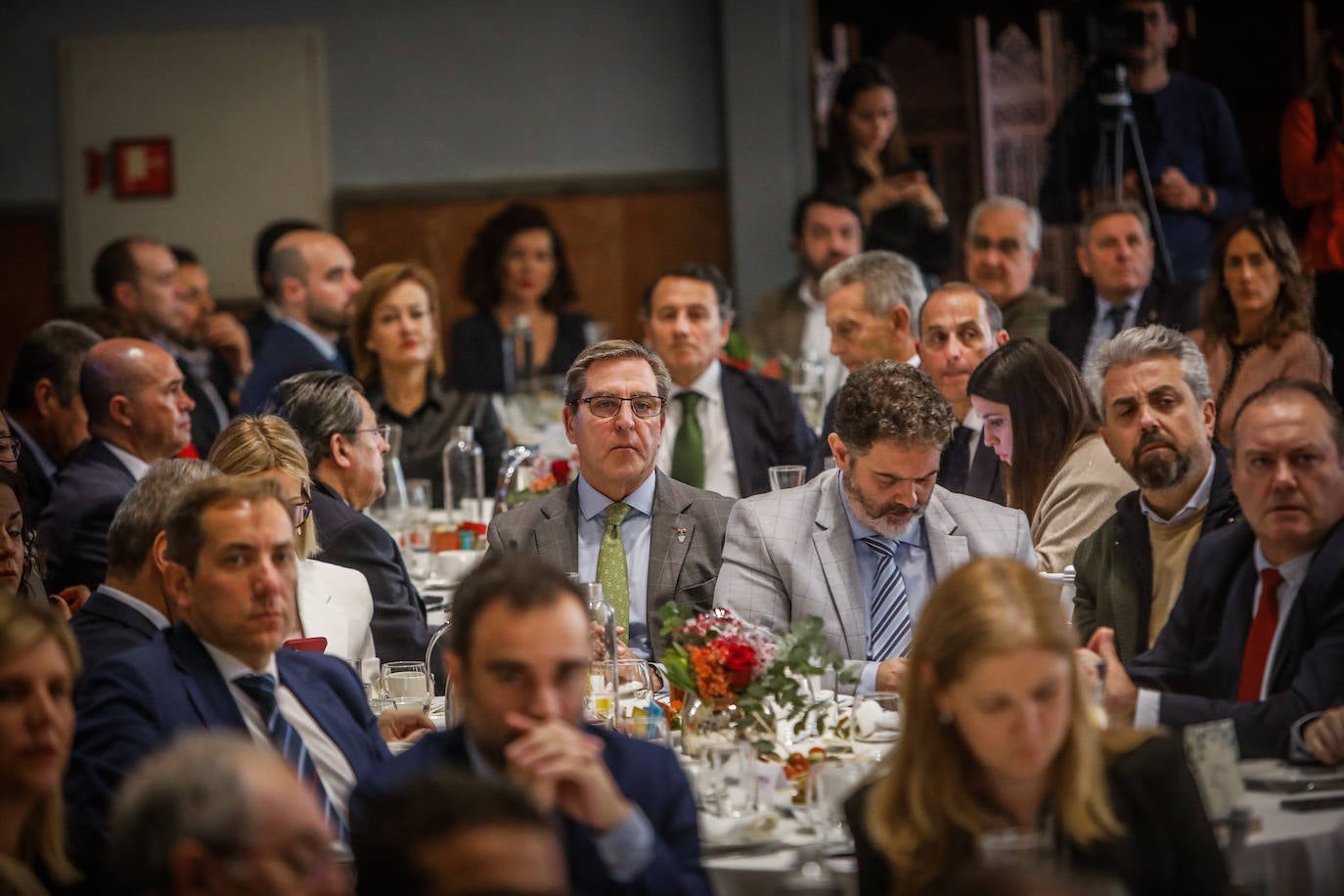 Momento del desayuno informativo organizado por IDEAL con el patrocinio de Cajamar y Antonio Garamendi como invitado.