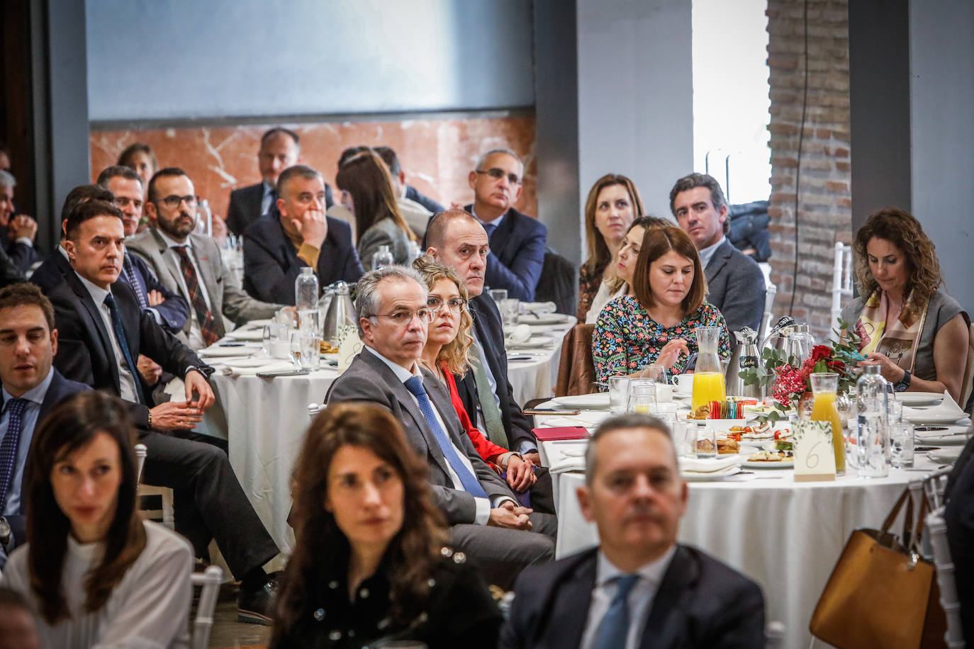 Momento del desayuno informativo organizado por IDEAL con el patrocinio de Cajamar y Antonio Garamendi como invitado.