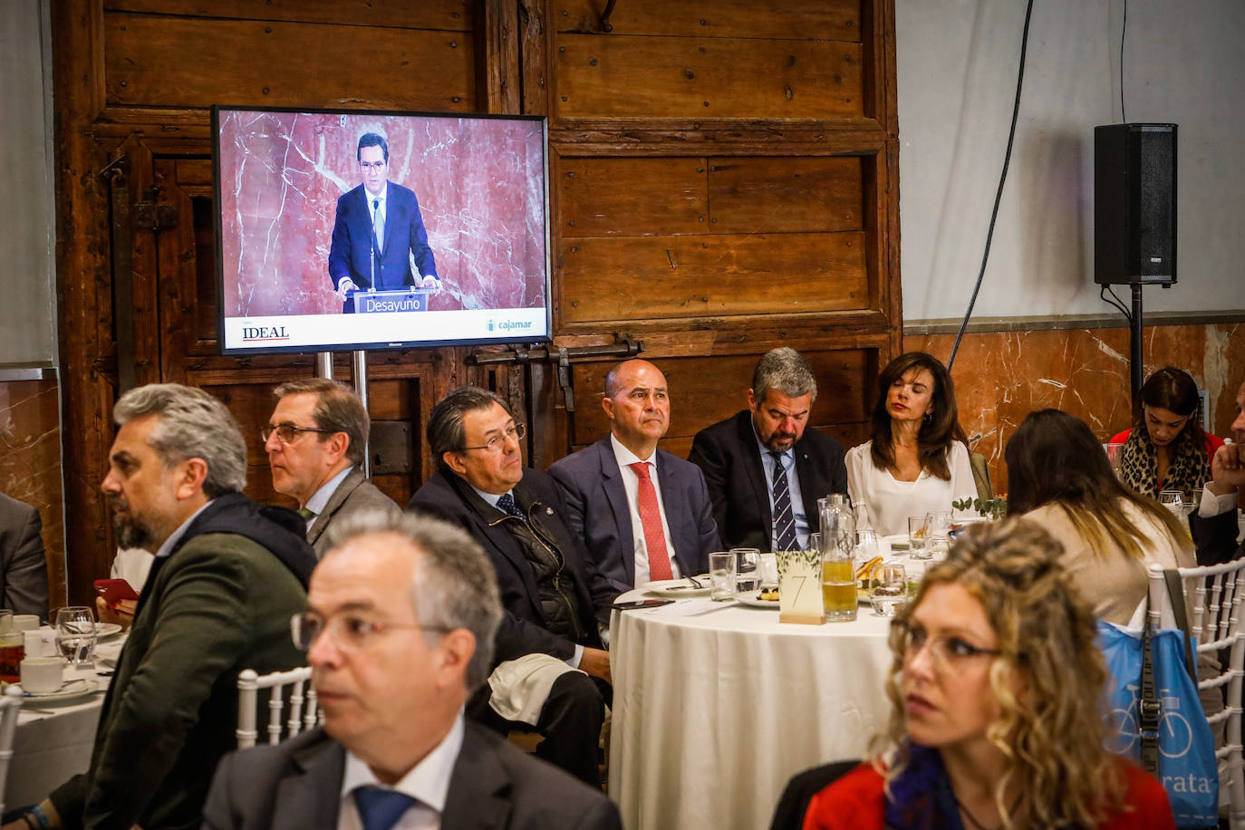 Momento del desayuno informativo organizado por IDEAL con el patrocinio de Cajamar y Antonio Garamendi como invitado.