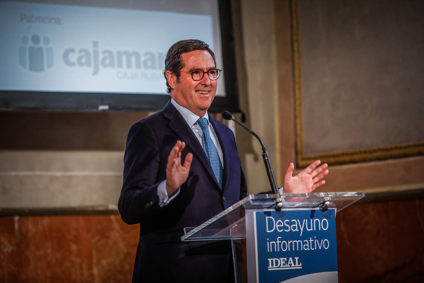 Momento del desayuno informativo organizado por IDEAL con el patrocinio de Cajamar y Antonio Garamendi como invitado.