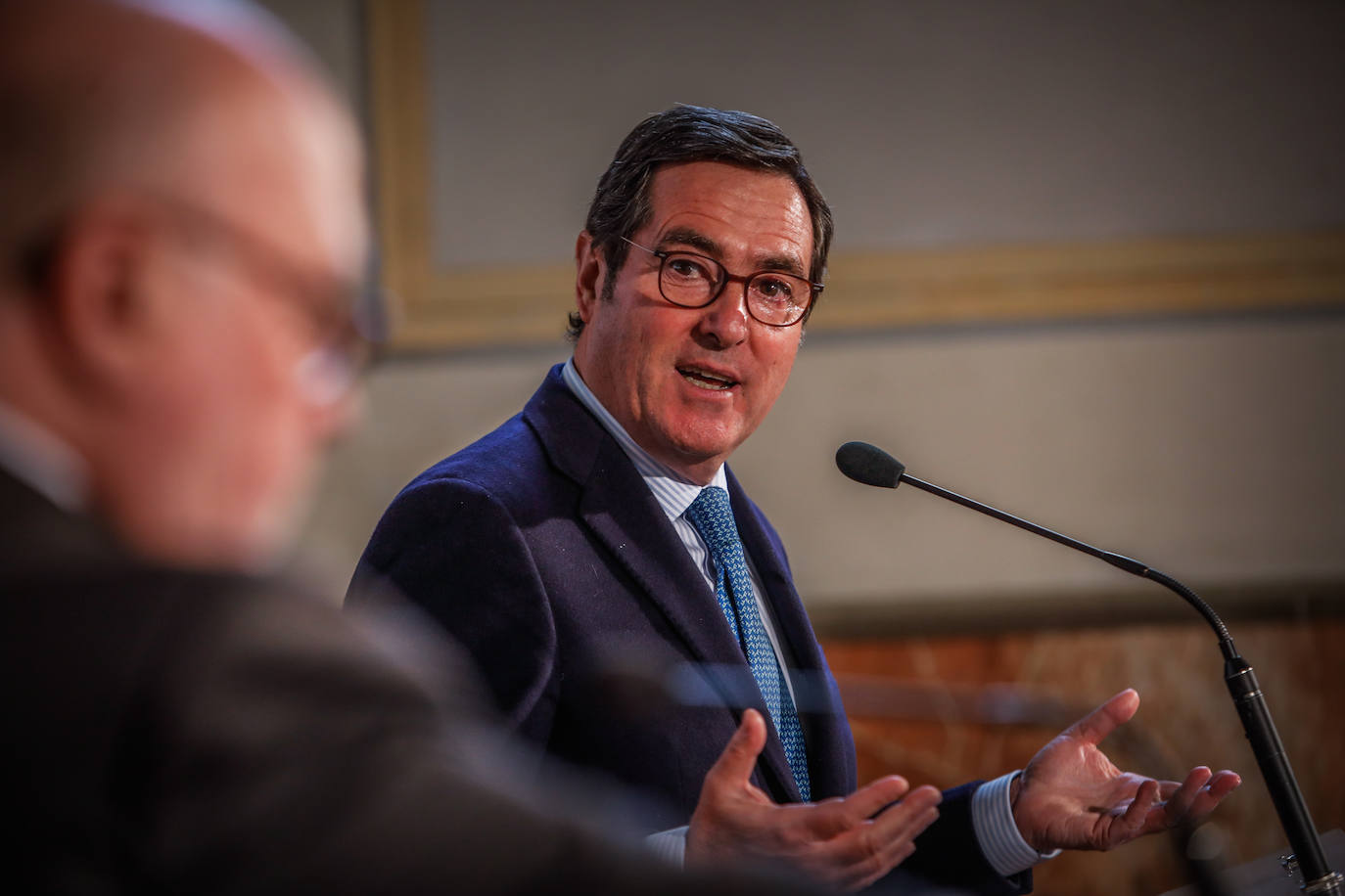 Momento del desayuno informativo organizado por IDEAL con el patrocinio de Cajamar y Antonio Garamendi como invitado.