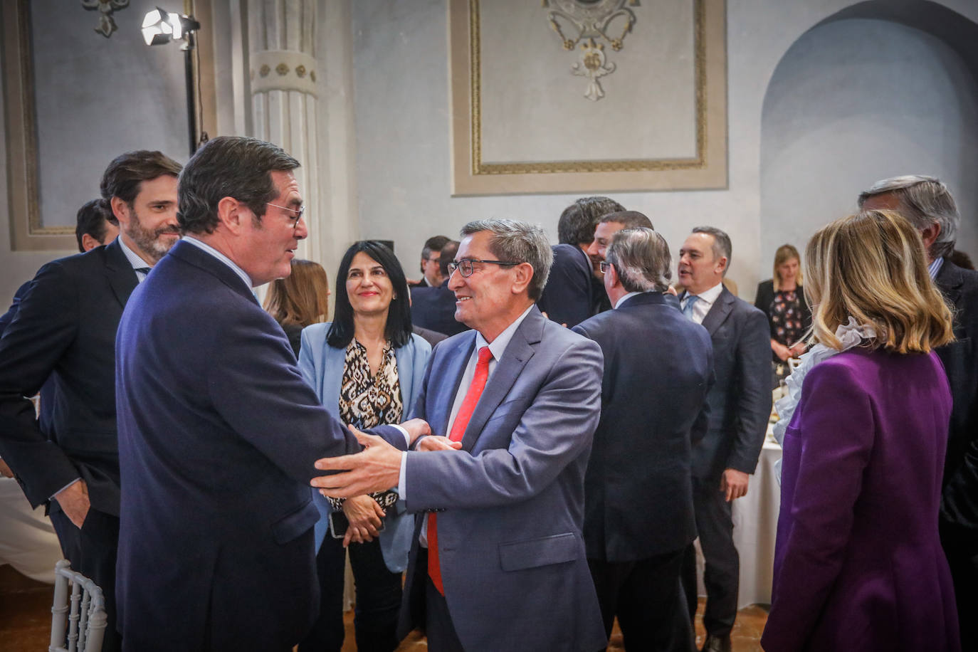 Momento del desayuno informativo organizado por IDEAL con el patrocinio de Cajamar y Antonio Garamendi como invitado.