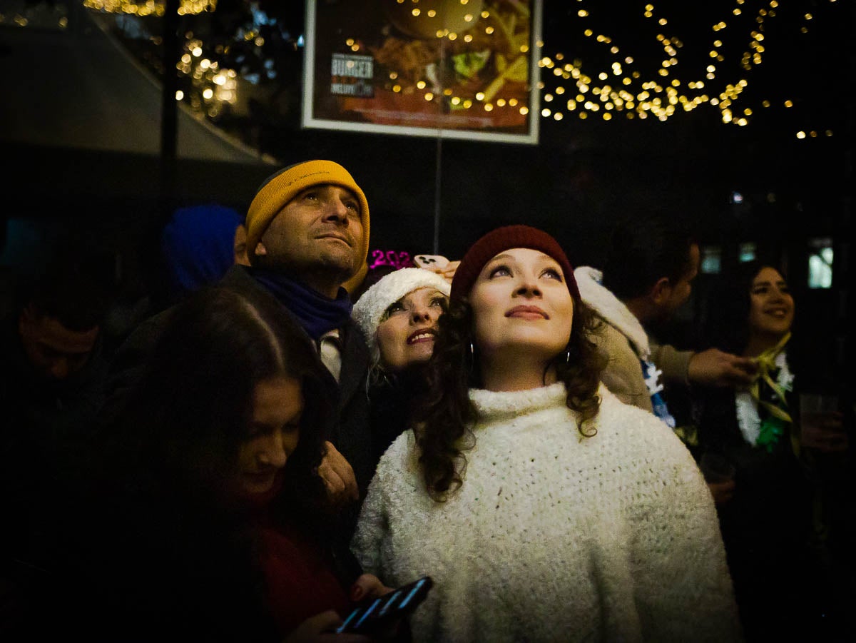 La fiesta de las uvas y la entrada de año en la plaza del Carmen y en Granada capital, en imágenes