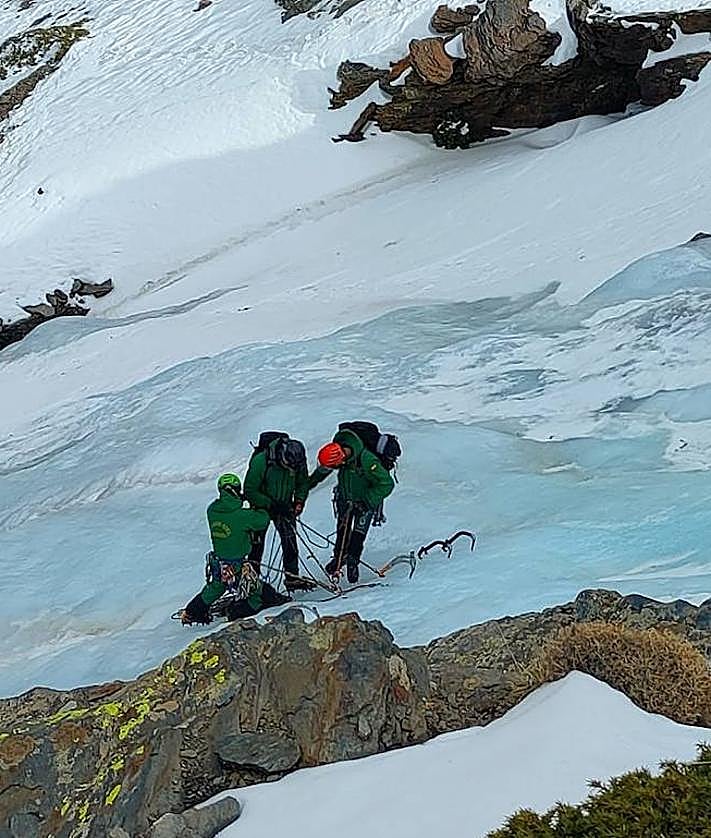 Imagen secundaria 2 - Algunos de los rescates llevados a cabo este 2023.