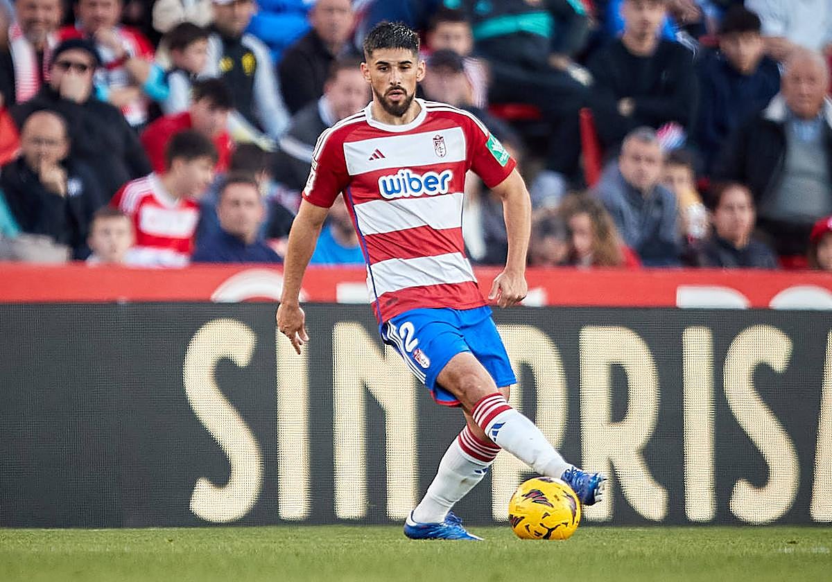 Bruno Méndez jugó de titular en la defensa rojiblanca.