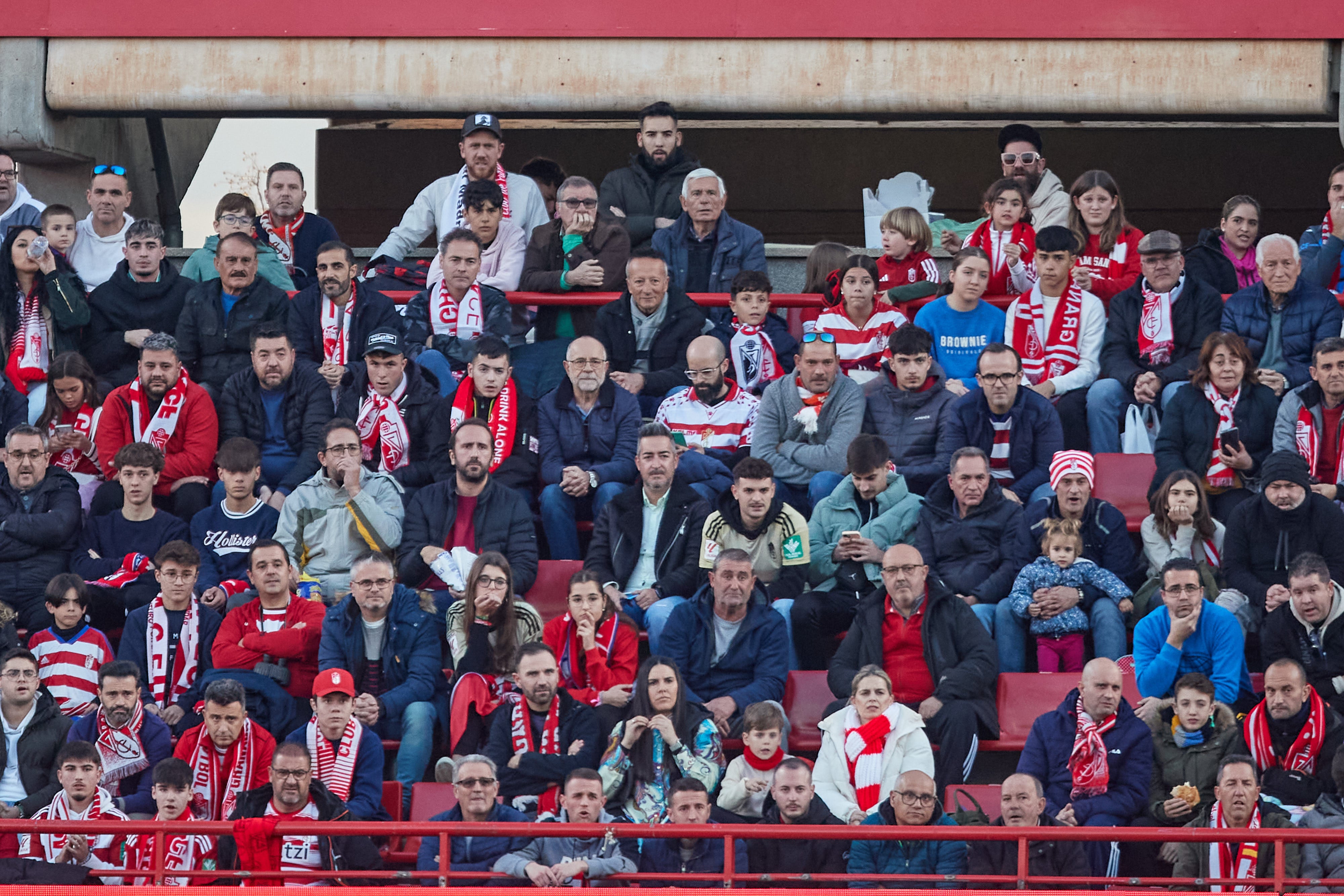 Encuéntrate en la grada en el Granada-Cádiz