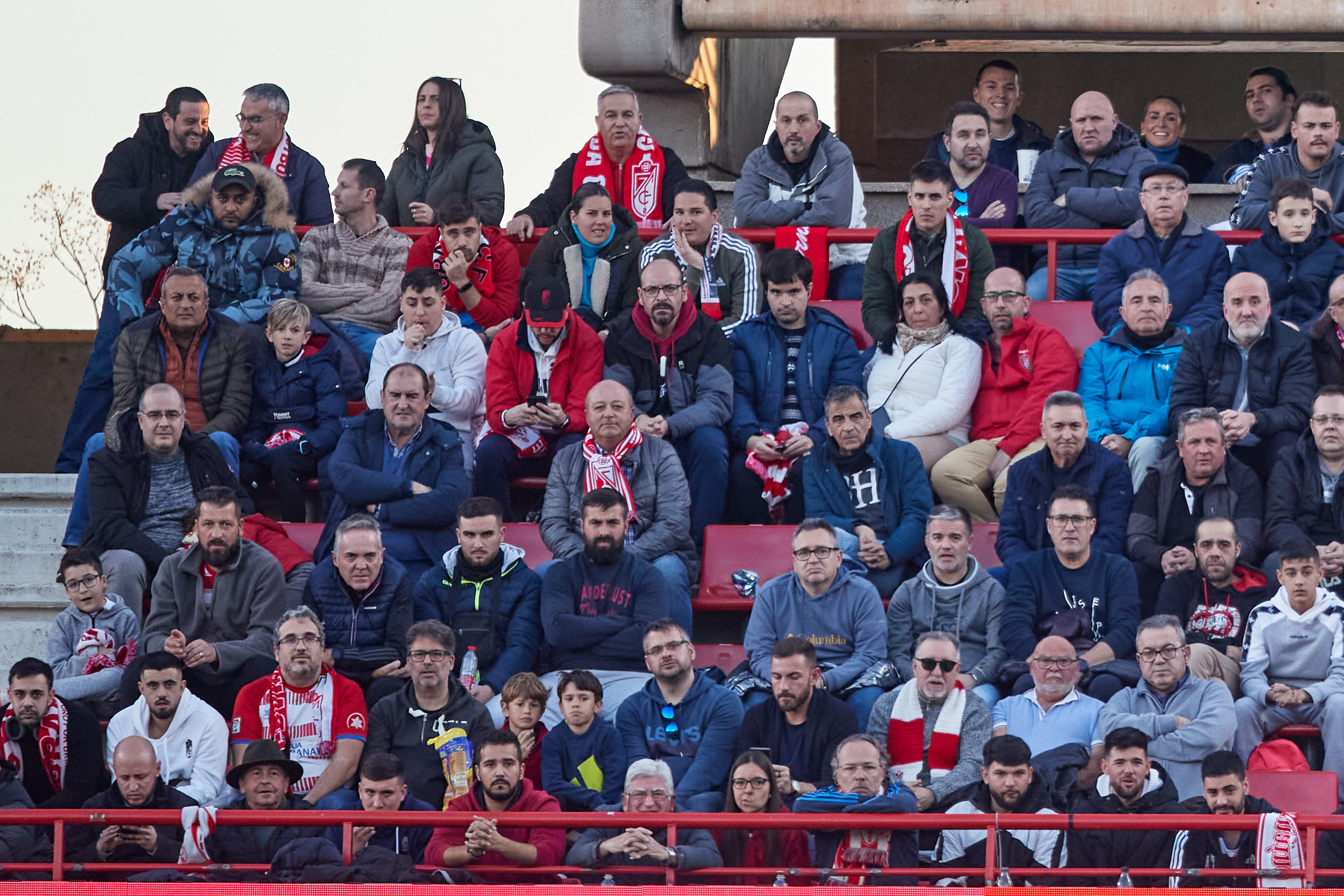 Encuéntrate en la grada en el Granada-Cádiz