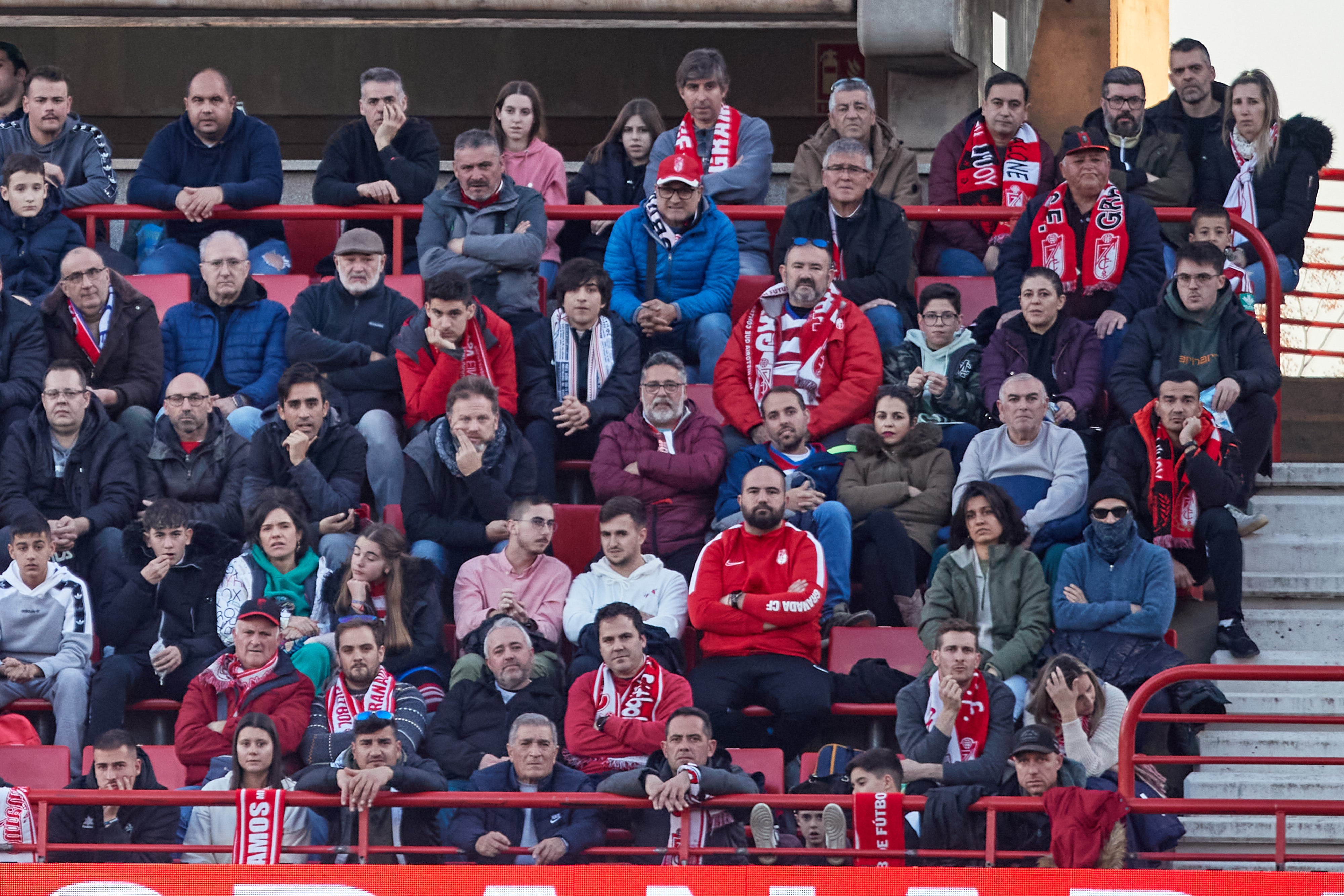 Encuéntrate en la grada en el Granada-Cádiz