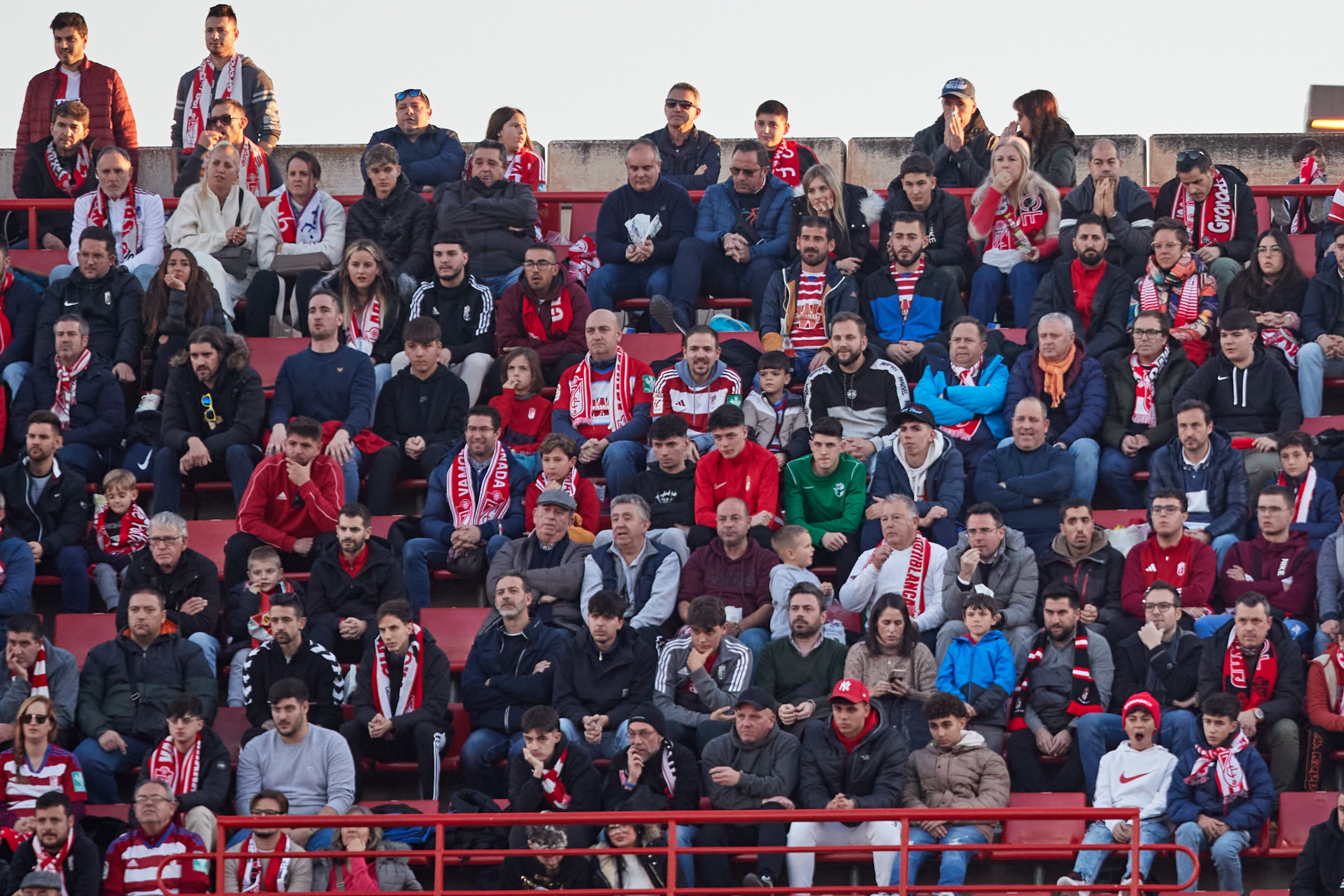 Encuéntrate en la grada en el Granada-Cádiz