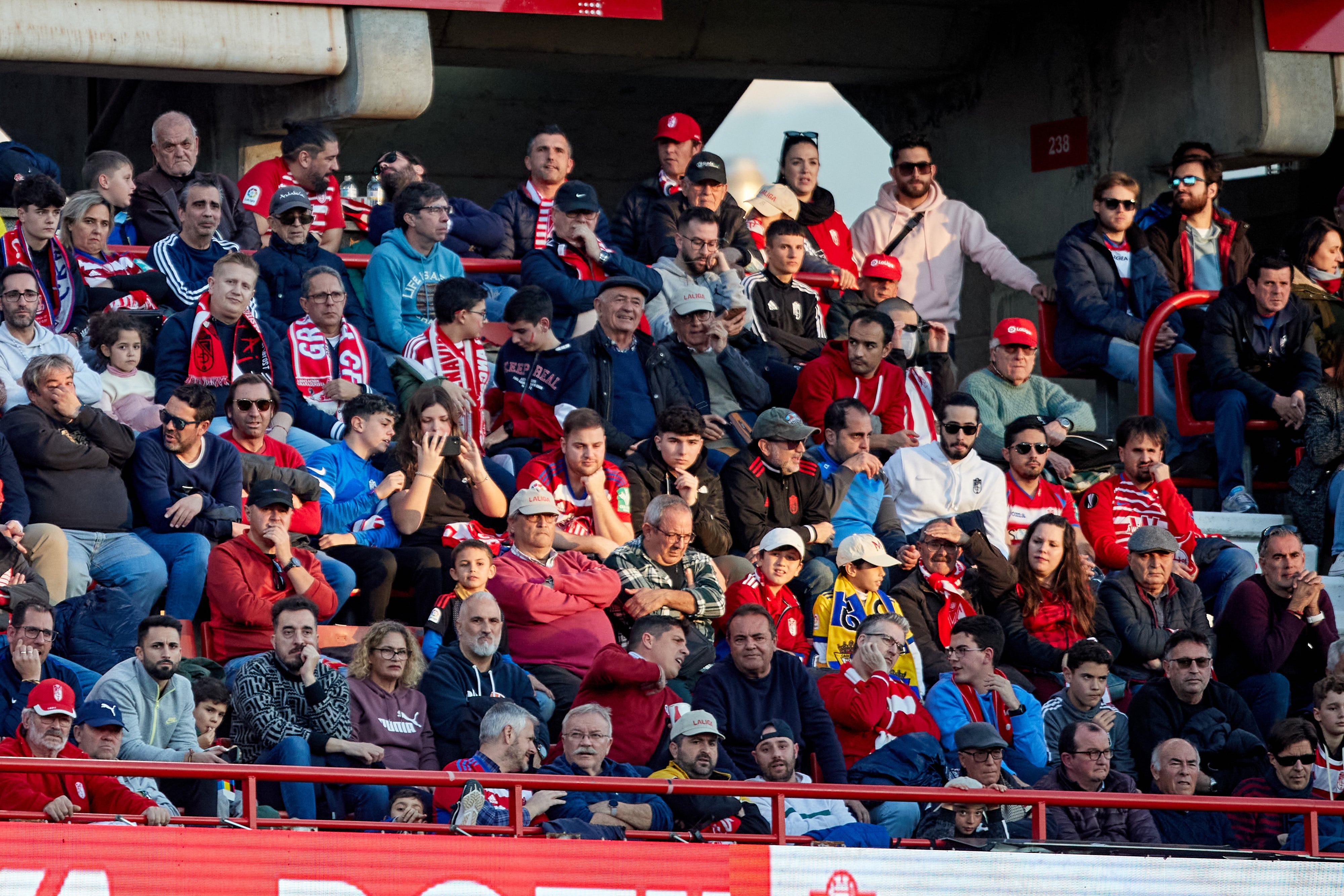Encuéntrate en la grada en el Granada-Cádiz