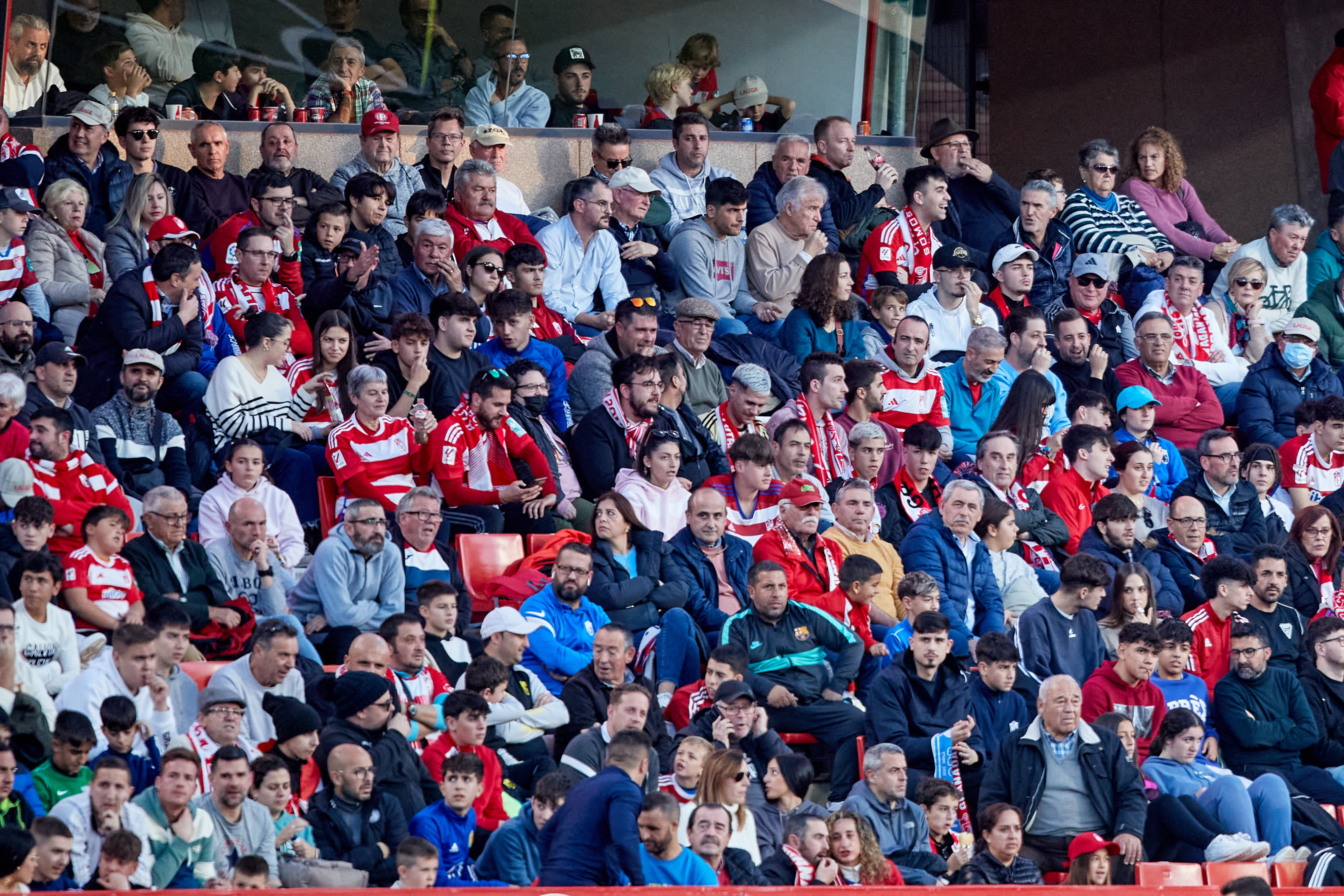Encuéntrate en la grada en el Granada-Cádiz