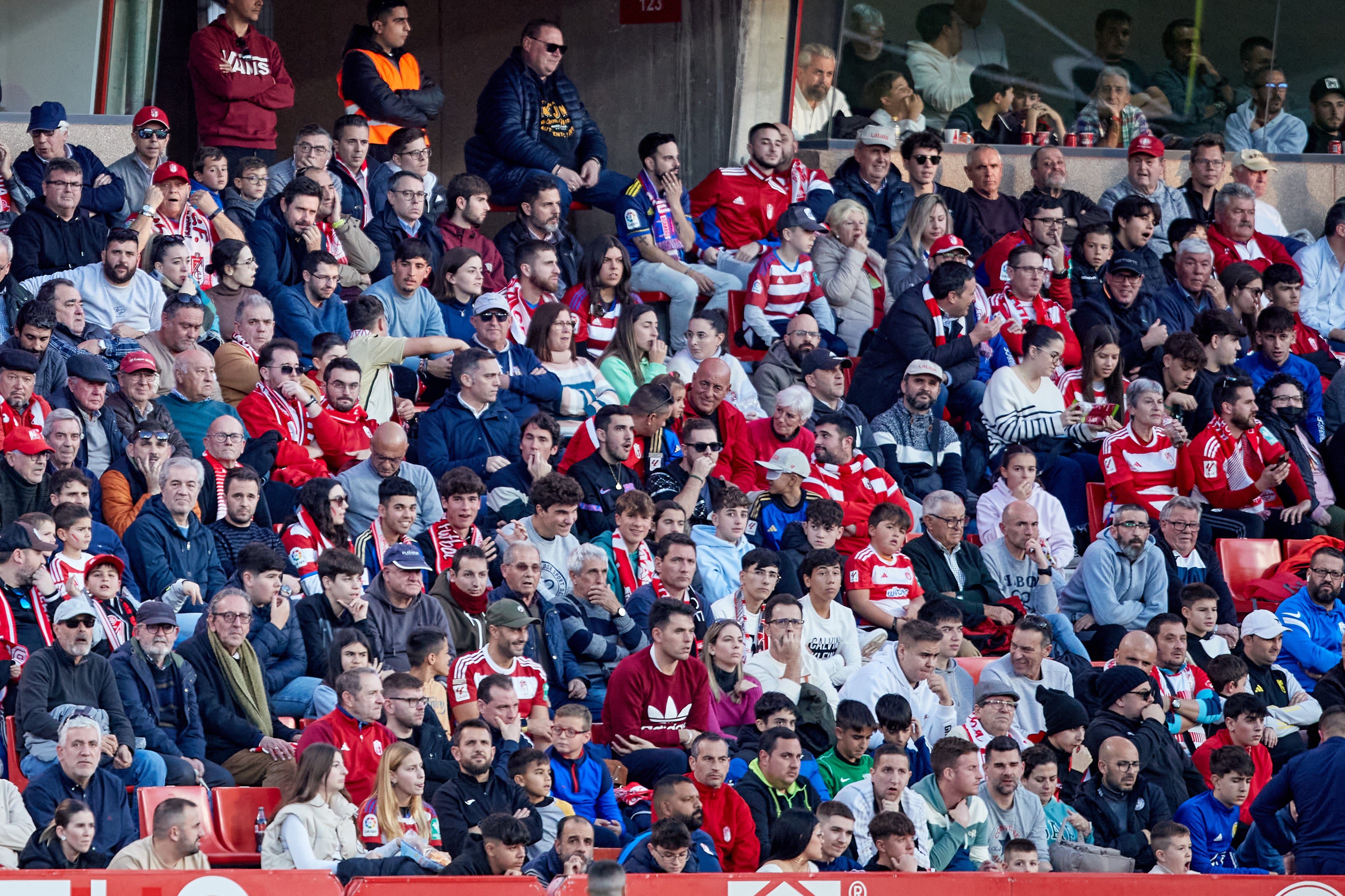 Encuéntrate en la grada en el Granada-Cádiz